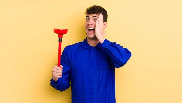 Jovem Homem Bonito Sentindo Feliz Animado Surpreso Conceito Encanador — Fotografia de Stock