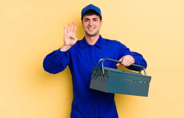 Jovem Bonito Homem Sorrindo Olhando Amigável Mostrando Número Quatro Conceito — Fotografia de Stock