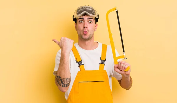 Young Handsome Man Looking Astonished Disbelief Handyman Concept — Stock Photo, Image