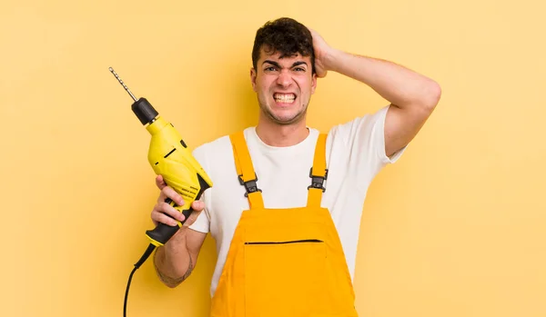 Jonge Knappe Man Voelt Zich Gestrest Angstig Bang Met Handen — Stockfoto