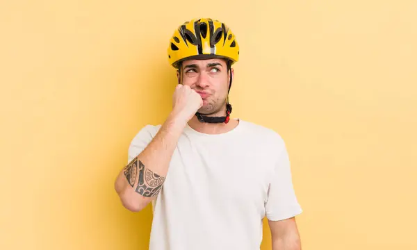 Joven Hombre Guapo Pensando Sintiéndose Dudoso Confundido Concepto Bicicleta — Foto de Stock