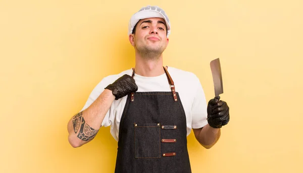 Jovem Homem Bonito Que Parece Arrogante Bem Sucedido Positivo Orgulhoso — Fotografia de Stock