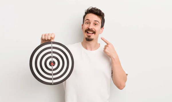 Joven Hombre Guapo Sonriendo Con Confianza Señalando Propia Sonrisa Amplia —  Fotos de Stock