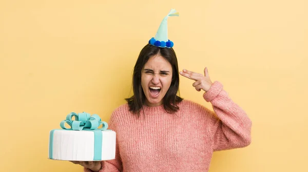 Jonge Spaanse Vrouw Die Ongelukkig Gestrest Uitziet Zelfmoordgebaar Met Een — Stockfoto