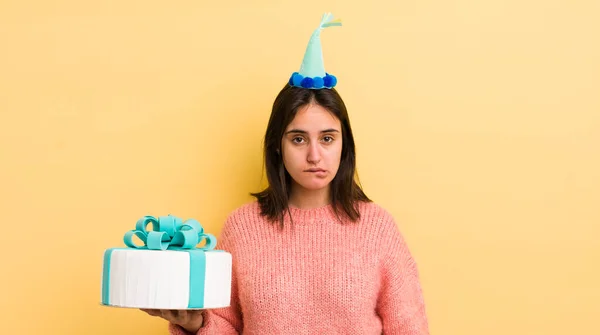 Giovane Donna Ispanica Guardando Perplesso Confuso Concetto Compleanno — Foto Stock