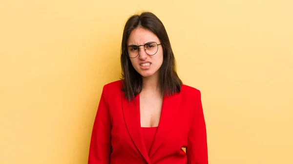 Young Hispanic Woman Feeling Puzzled Confused Business Concept — Stock Photo, Image