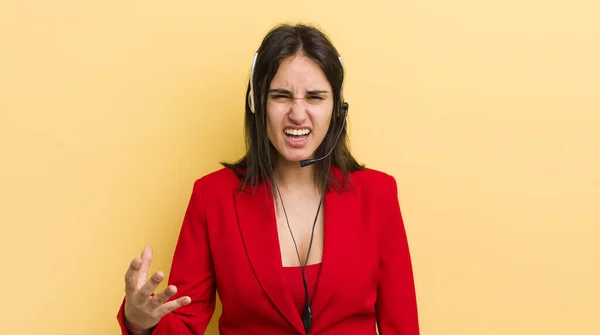 Junge Hispanische Frau Die Wütend Genervt Und Frustriert Wirkt Telemarketer — Stockfoto