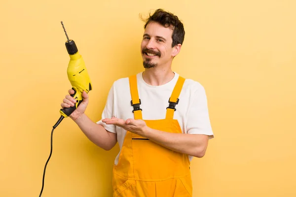 Vrolijk Glimlachen Zich Gelukkig Voelen Een Concept Tonen Klusjesman Met — Stockfoto