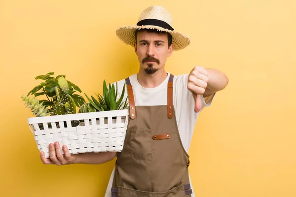 Uomo Che Sente Arrabbiato Mostrando Pollici Verso Basso Concetto Giardiniere — Foto Stock