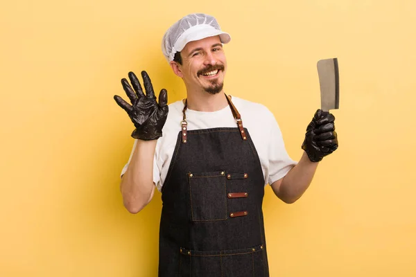 Uomo Che Sorride Felicemente Saluta Accoglie Saluta Concetto Macelleria — Foto Stock