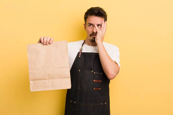 Sentir Entediado Frustrado Sonolento Depois Cansativo Fast Food Entregar Conceito — Fotografia de Stock