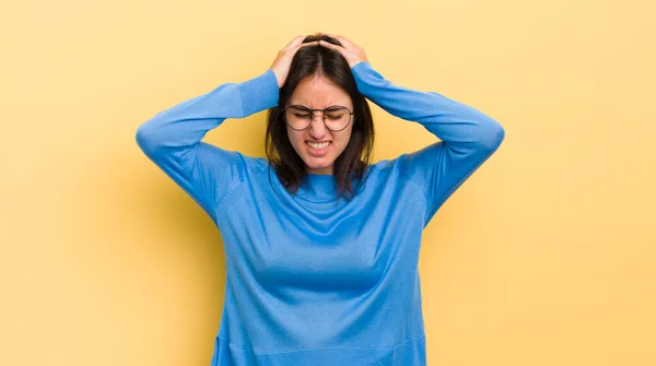 Young Hispanic Woman Feeling Stressed Frustrated Raising Hands Head Feeling — Stock Photo, Image