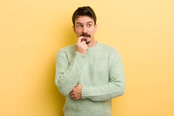 Young Hispanic Man Surprised Nervous Worried Frightened Look Looking Side — Stock Photo, Image