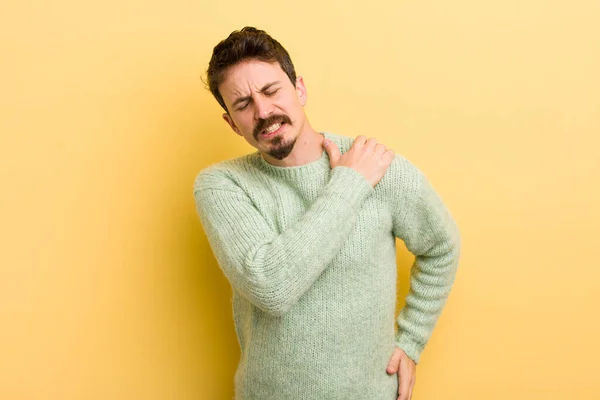 Jonge Spaanse Man Die Zich Moe Gestrest Angstig Gefrustreerd Depressief — Stockfoto