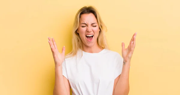 Blonde Caucasian Woman Furiously Screaming Feeling Stressed Annoyed Hands Air — Stockfoto