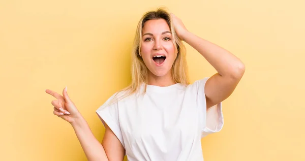 Blonde Caucasian Woman Laughing Looking Happy Positive Surprised Realizing Great — Stockfoto