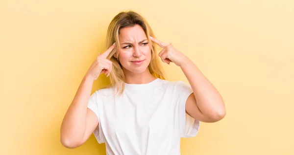 Blonde Caucasian Woman Looking Concentrated Thinking Hard Idea Imagining Solution — Stockfoto