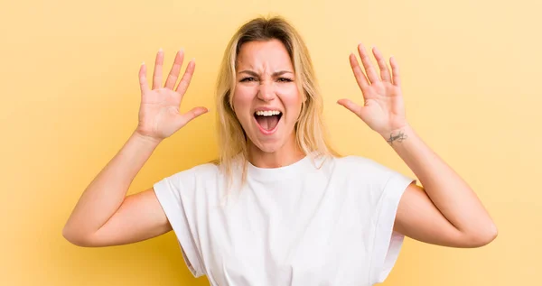 Blonde Caucasian Woman Screaming Panic Anger Shocked Terrified Furious Hands — Stockfoto