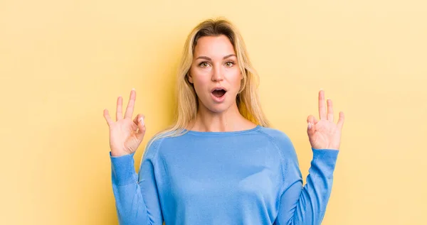 Blonde Caucasian Woman Feeling Shocked Amazed Surprised Showing Approval Making — Stockfoto