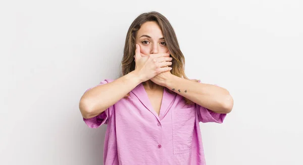 Pretty Woman Covering Mouth Hands Shocked Surprised Expression Keeping Secret — Stock Photo, Image