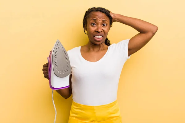 Schwarze Hübsche Frau Die Sich Gestresst Ängstlich Oder Verängstigt Fühlt — Stockfoto