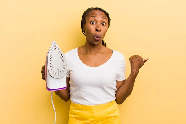 Schwarze Hübsche Frau Schaut Erstaunt Ungläubig — Stockfoto