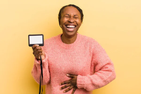 Czarny Ładna Kobieta Śmieje Się Głos Niektóre Śmieszne Żart — Zdjęcie stockowe