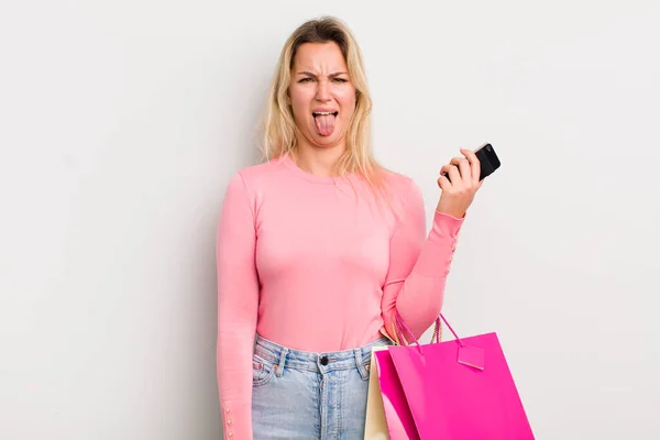 Blond Mooi Vrouw Gevoel Walgelijk Geïrriteerd Tong Uit — Stockfoto