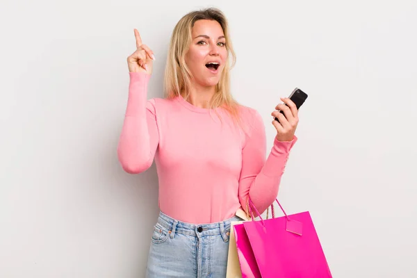 Bionda Bella Donna Sente Come Genio Felice Eccitato Dopo Aver — Foto Stock