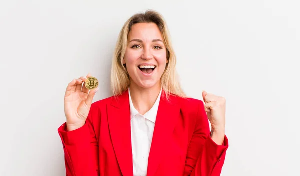 Blonde Pretty Woman Feeling Shocked Laughing Celebrating Success — Stock Photo, Image