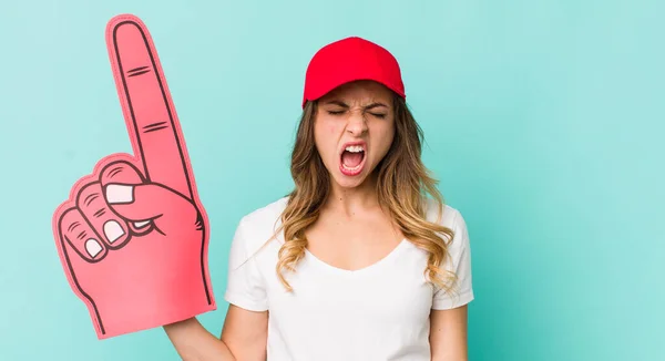 Mujer Bonita Gritando Agresivamente Mirando Muy Enojado —  Fotos de Stock