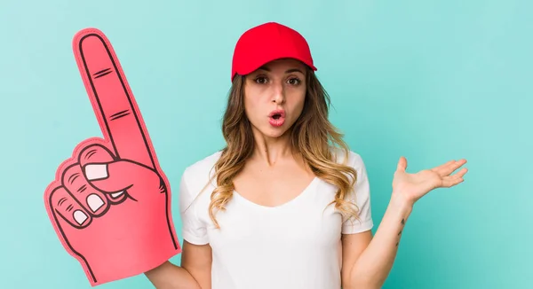 Pretty Woman Looking Surprised Shocked Jaw Dropped Holding Object — Stock Photo, Image