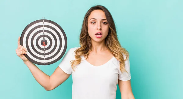 Mooie Vrouw Kijken Zeer Geschokt Verrast — Stockfoto