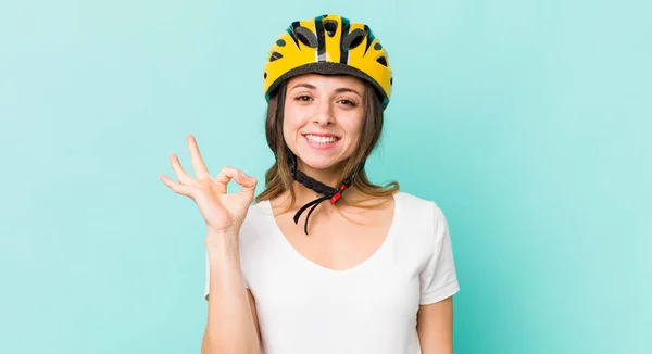 Pretty Woman Feeling Happy Showing Approval Okay Gesture — Stock Photo, Image