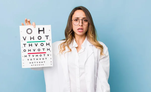 Mooie Vrouw Kijken Zeer Geschokt Verrast — Stockfoto