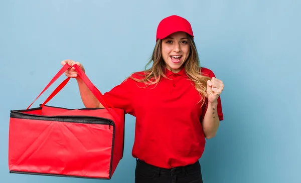 Mooie Vrouw Voelt Zich Geschokt Lacht Viert Succes — Stockfoto