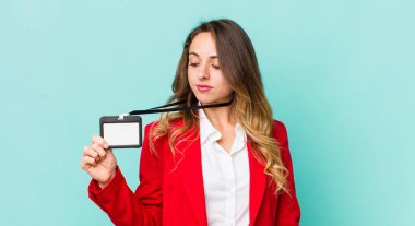 VIP kartı olan güzel bir kadın.