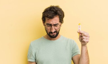 Termometresi olan çılgın bir adam.