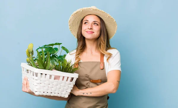 Bella Donna Scrollando Spalle Sentirsi Confuso Incerto — Foto Stock