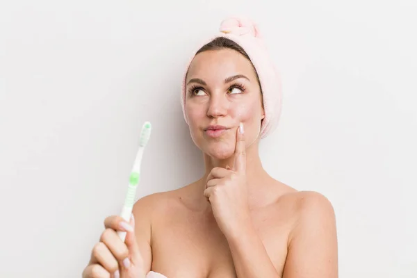 Pretty Blonde Woman Holding Toothbrush — Stock Photo, Image