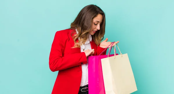 Jovem Bonito Mulher Compras Conceito — Fotografia de Stock