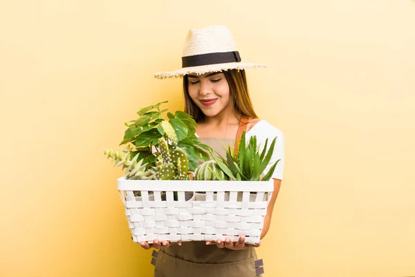 Young Woman Gardering Plants — Stock Photo, Image