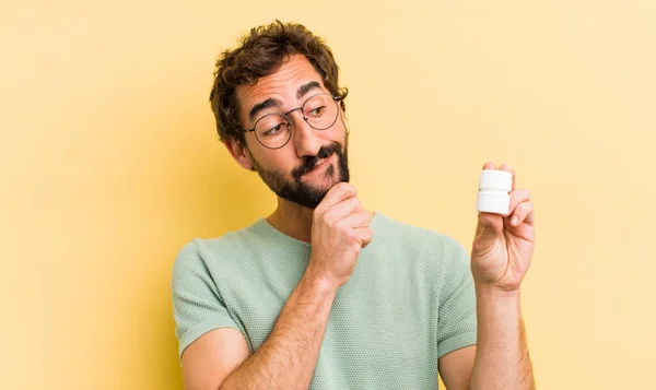 Homem Louco Com Uma Garrafa Comprimidos — Fotografia de Stock