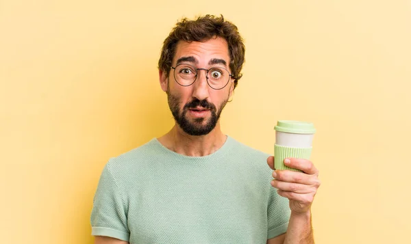 Gekke Man Met Afhaalkoffie — Stockfoto