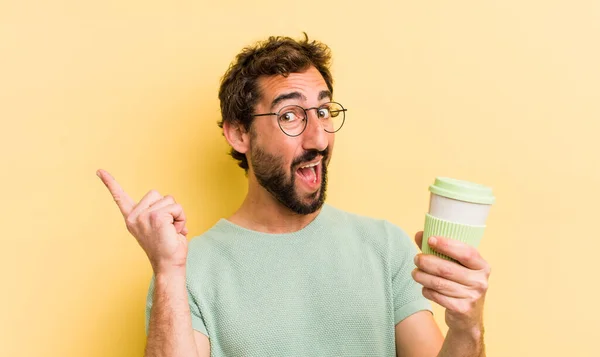 Verrückter Mann Mit Kaffee Zum Mitnehmen — Stockfoto