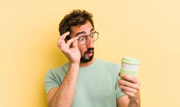 Sindssyg Mand Med Tage Væk Kaffe - Stock-foto