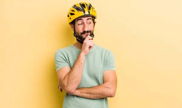 若い狂人の自転車の概念 — ストック写真