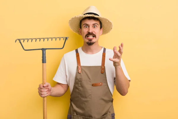 Jeune Homme Beau Avec Concept Râteau Fermier — Photo