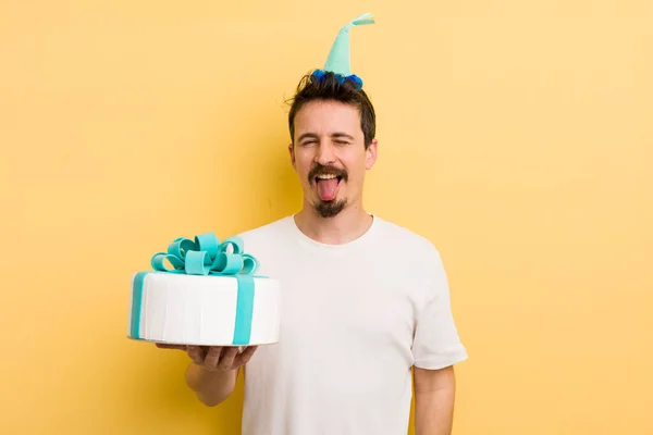 Jeune Homme Avec Gâteau Anniversaire — Photo