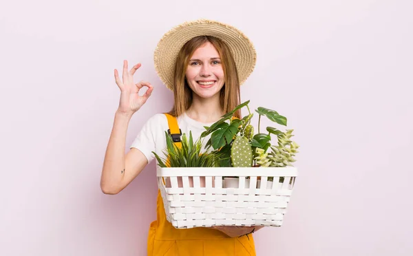 Mujer Bastante Caucásica Con Plantas Concepto Gardering — Foto de Stock